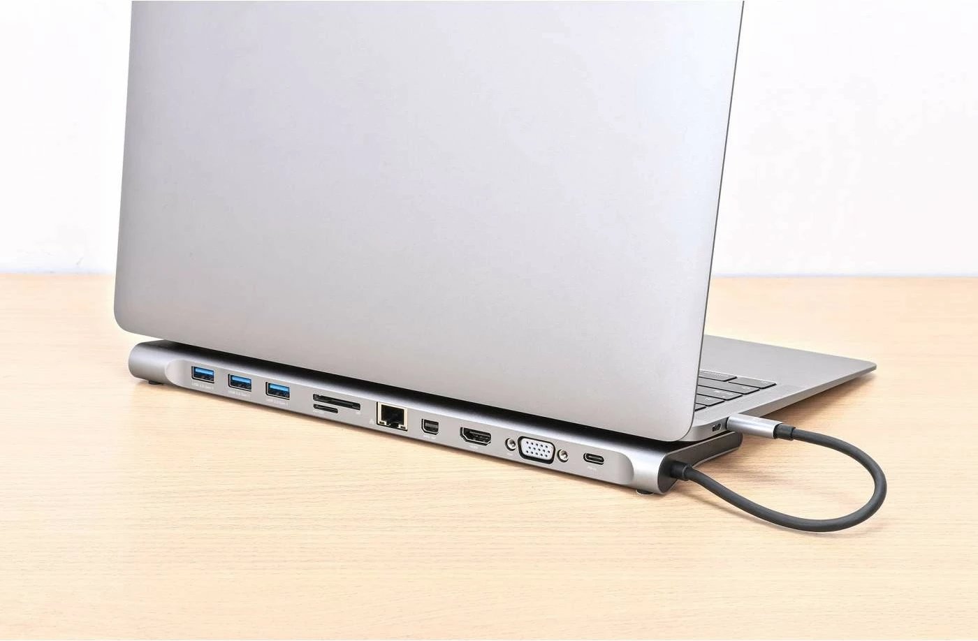 Docking station MANHATTAN USB-C 11in1 MST, për 3 monitorë, argjend