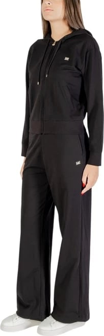 Trenerka femra Ea7 e zezë