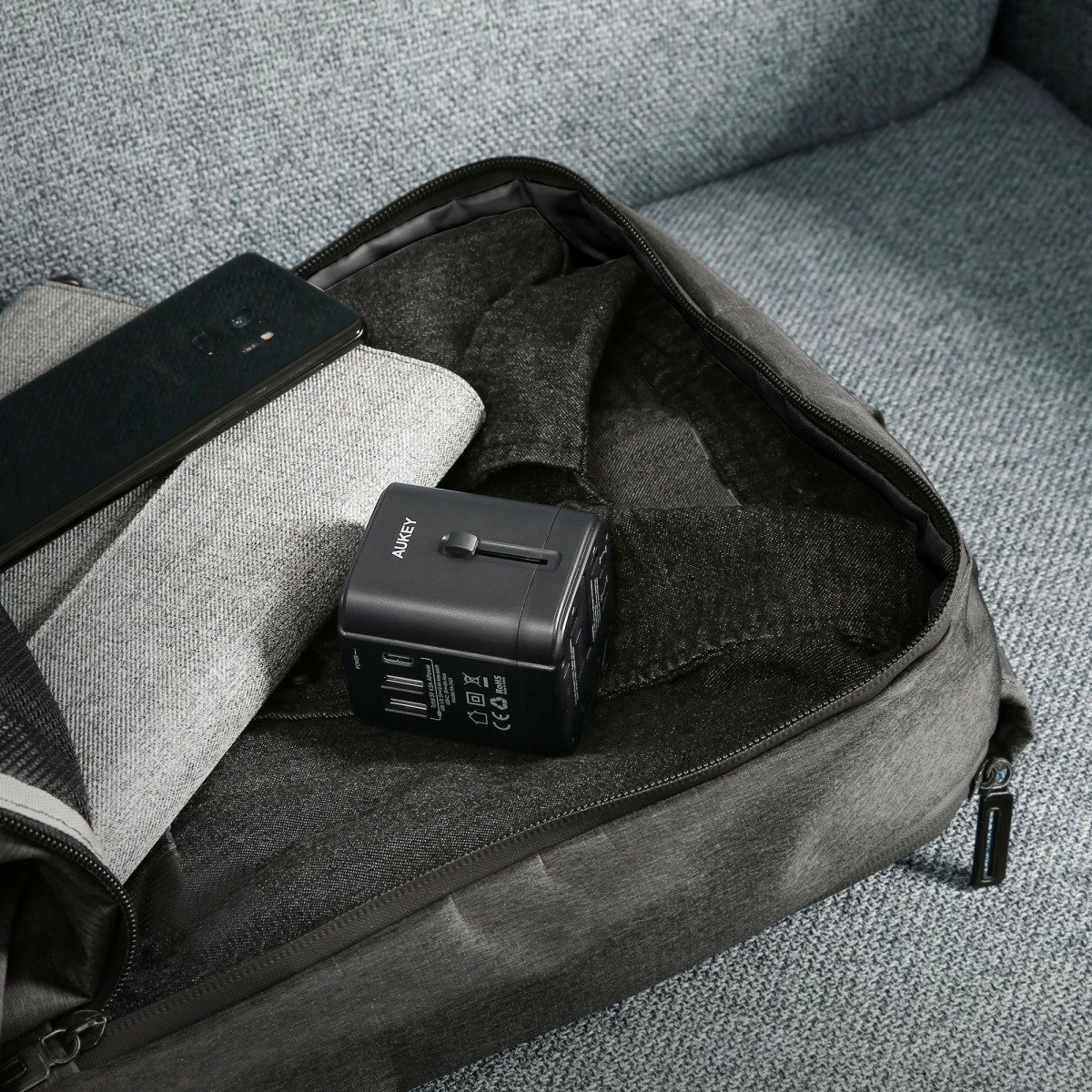 Adapter universal udhëtimi AUKEY PA-TA01, 2xUSB A + 1xUSB C, 7.8A, i zi