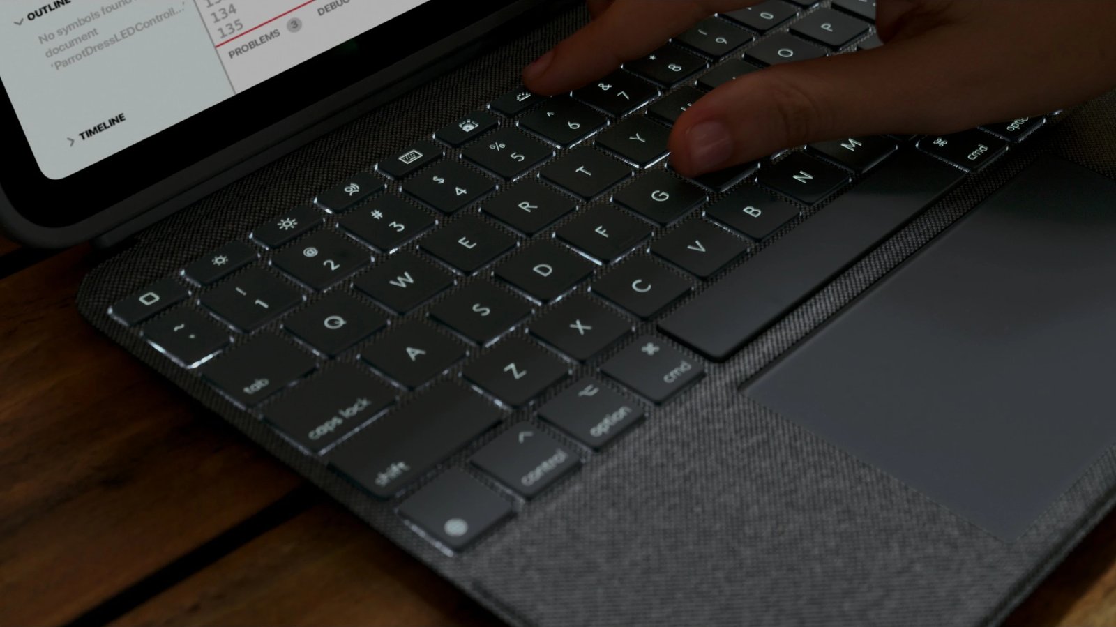 Mbështjellës me tastierë Logitech Combo Touch për iPad 10th Gen, AZERTY, Oxford Grey