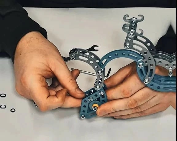 Set ndërtimi dinosaur Velociraptor Alexander Small Constructor, 202 pjesë, metalik