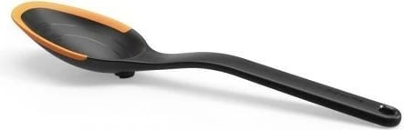 lugë kuzhine, Fiskars, 1027299, 29 cm, plastikë/silikon me skaj silikon dhe masa të brendshme 5/15/50 ml, e zezë/portokalli
