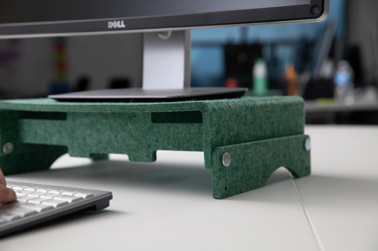 Mbajtës monitori BakkerElkhuizen Q-riser 110 Circular, rregullim lartësie, PET-felt, i gjelbër