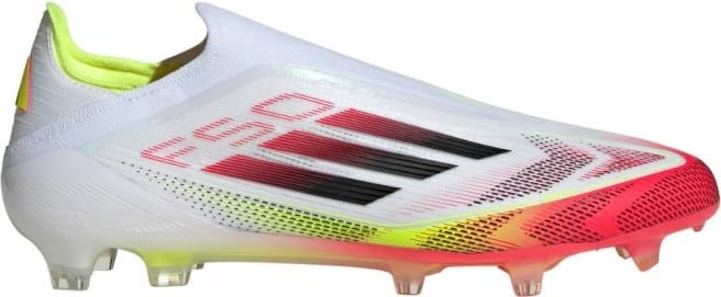 Çizme futbolli adidas për meshkuj dhe fëmijë, të bardha