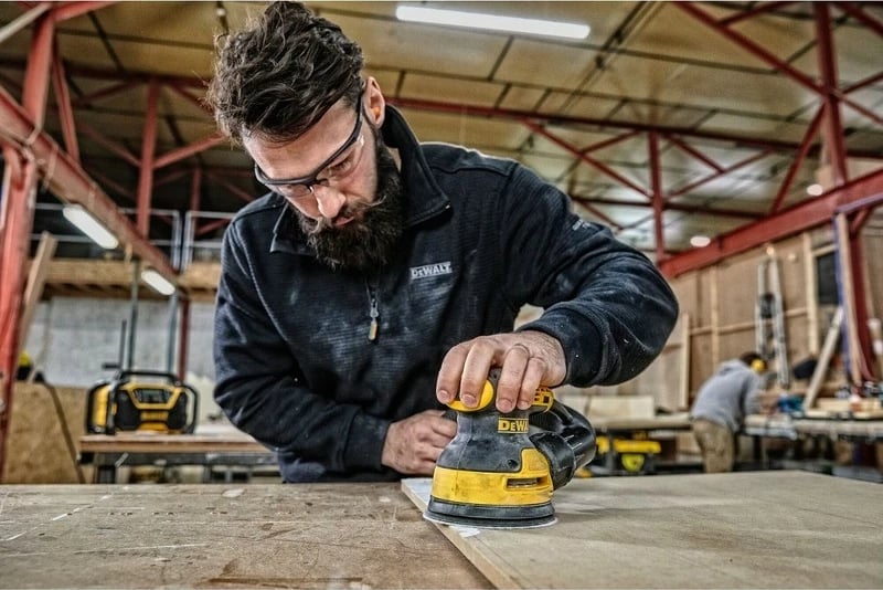 Lëmues orbital DeWALT 125mm 280W, zi/verdhe Lëmues orbital DeWALT 125mm 280W, zi/verdhe