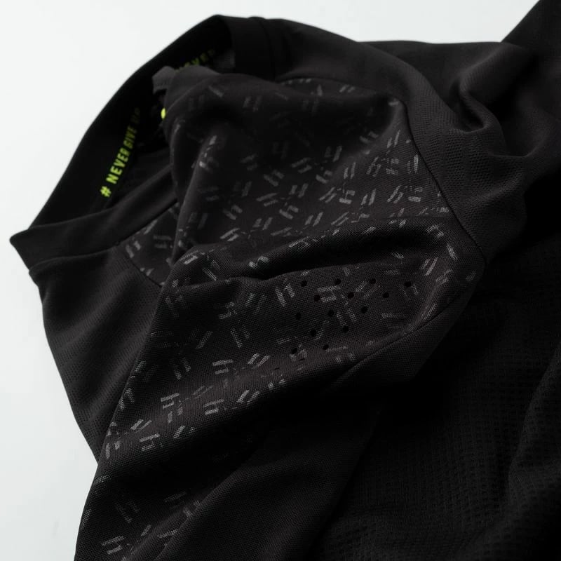 Maicë për meshkuj Huari, e zezë