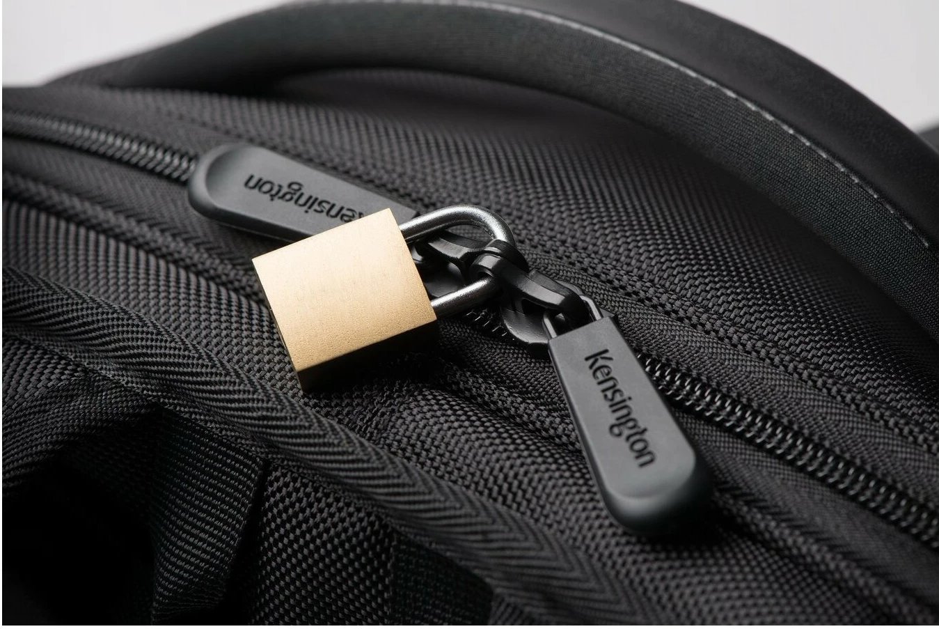 Çantë shpine Kensington Contour 2.0 Pro 17", e zezë