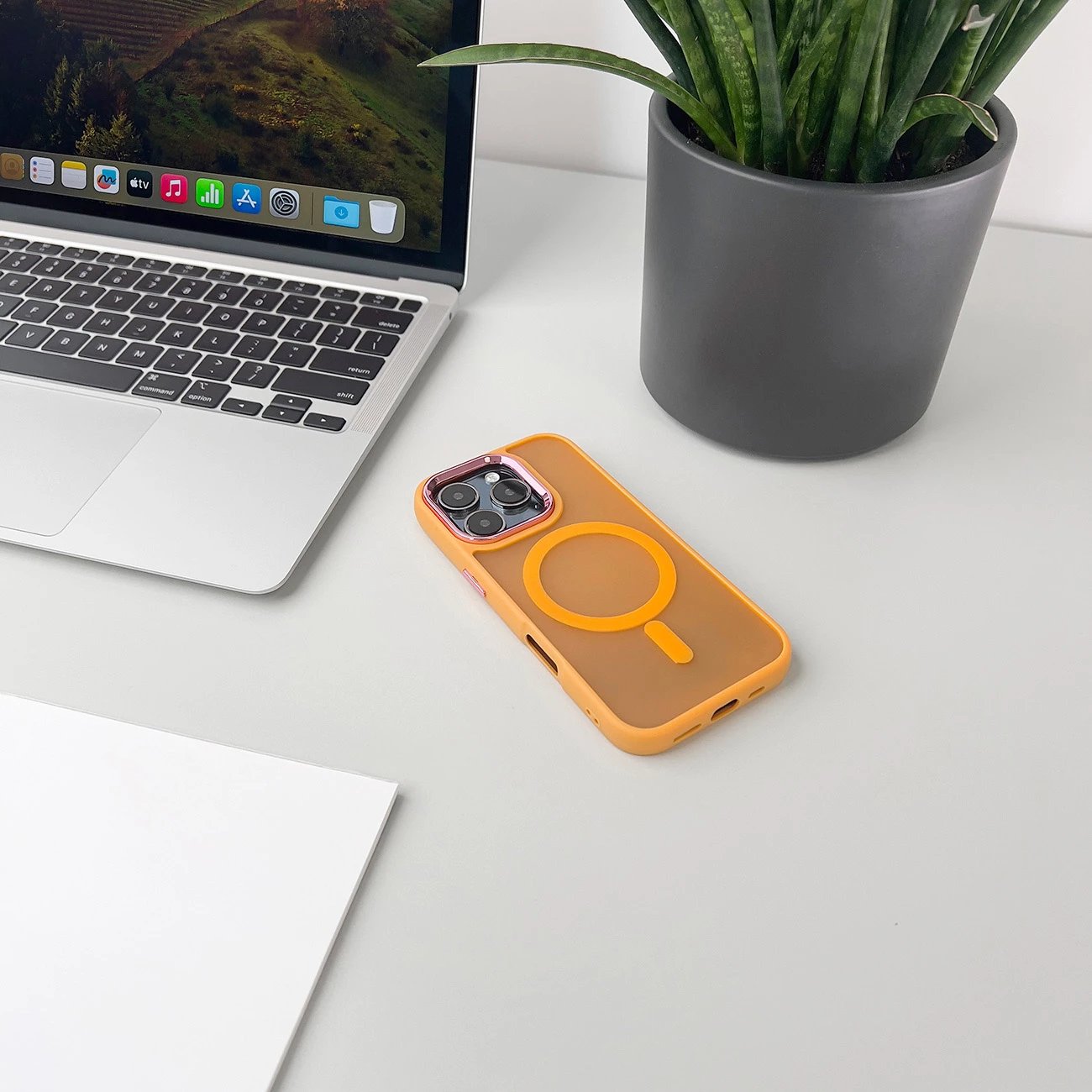 Mbështjellës Hurtel Fashion Case MagSafe për iPhone 16, Portokalli