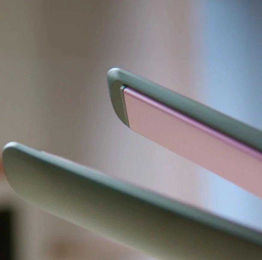 Hekur për drejtimin e flokëve Taurus Slimlook Ionic Pro, i zi