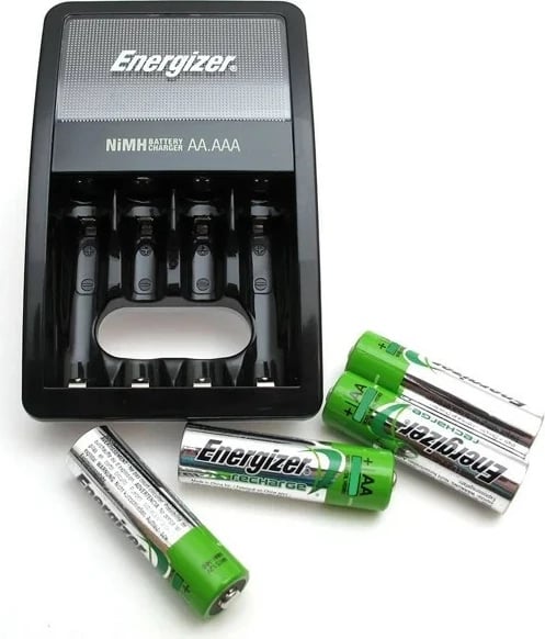 Karikues baterish Energizer Maxi + Power Plus me 4 bateri AA 2000 mAh, Argjendtë