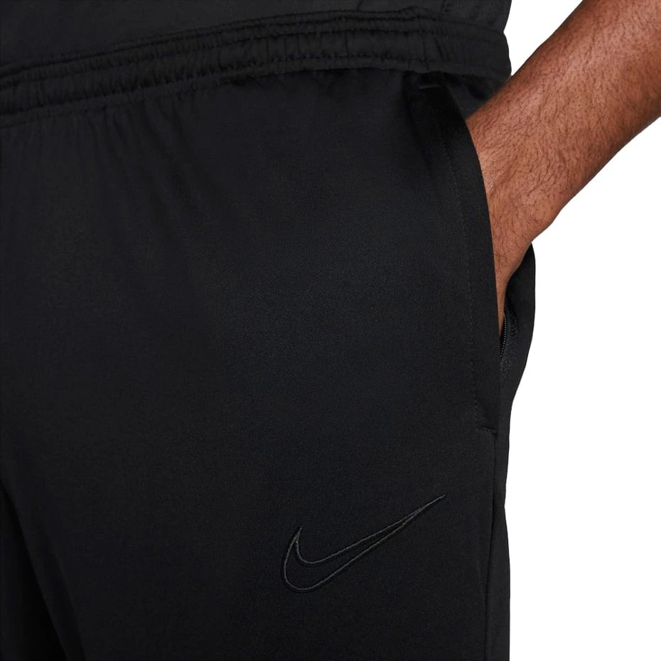 Pantallona sportive Nike për meshkuj, të zeza