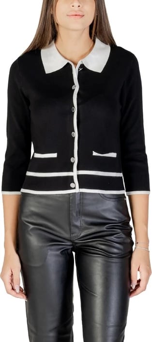 Xhemper Morgan De Toi femra e zezë