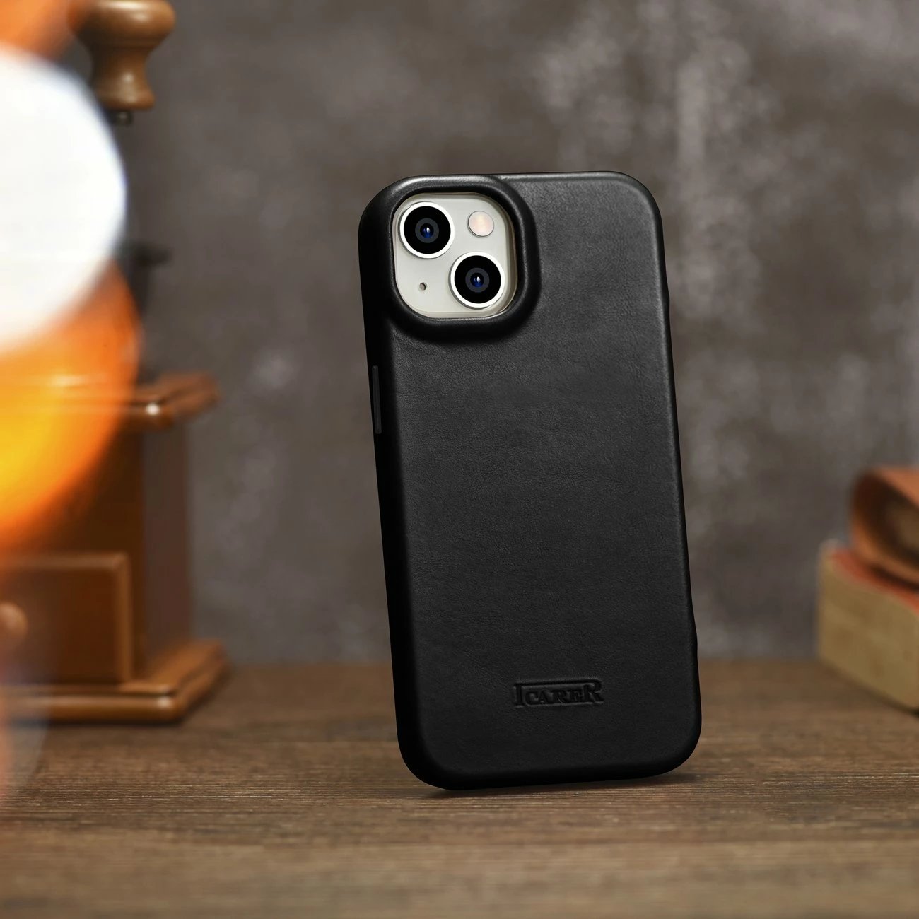 Mbështjellës iCarer Oil Wax Premium Leather Folio për iPhone 14 Plus, MagSafe, i zi Mbështjellës iCarer Oil Wax Premium Leather Folio për iPhone 14 Plus, MagSafe, i zi