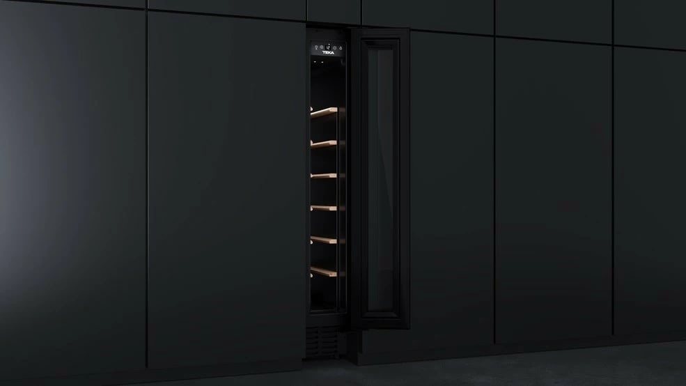 Ftohës vere i inkastrueshëm, TEKA, RVU 10008 GBK (113610003), 8 shishe, display dhe kontroll elektronik, LED, klasa G, i zi