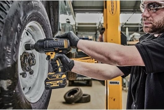 Çelës goditës DeWALT 18V 5Ah, i verdhë