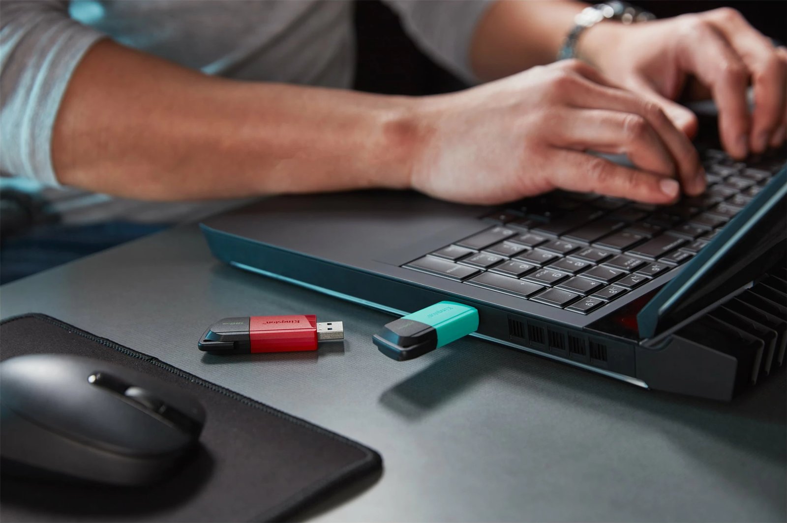 USB Stick Kingston DataTraveler Exodia M 128GB, USB 3.2, Kuqe e zezë