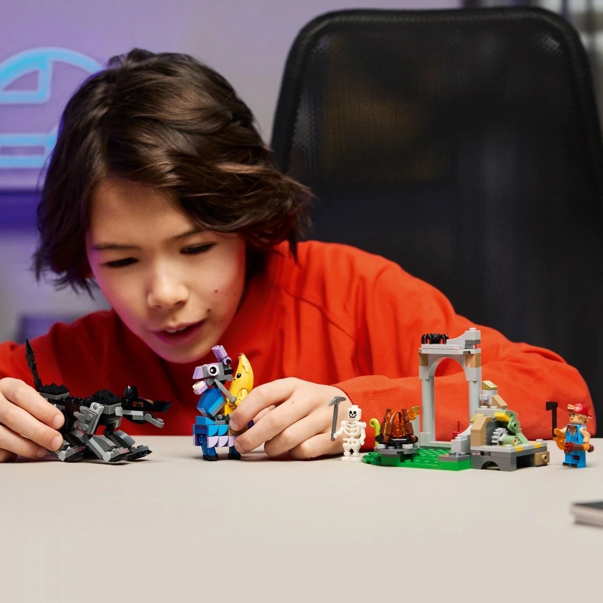 Set LEGO Fortnite 77075, Skin & Spark & Camp, 250 pjesë