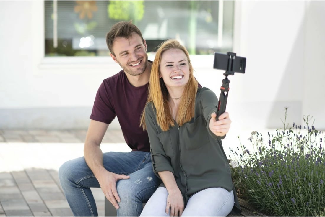 Tripod tavoline Hama 4630, për smartphone dhe kamera, 19 cm, i zi me të kuqe