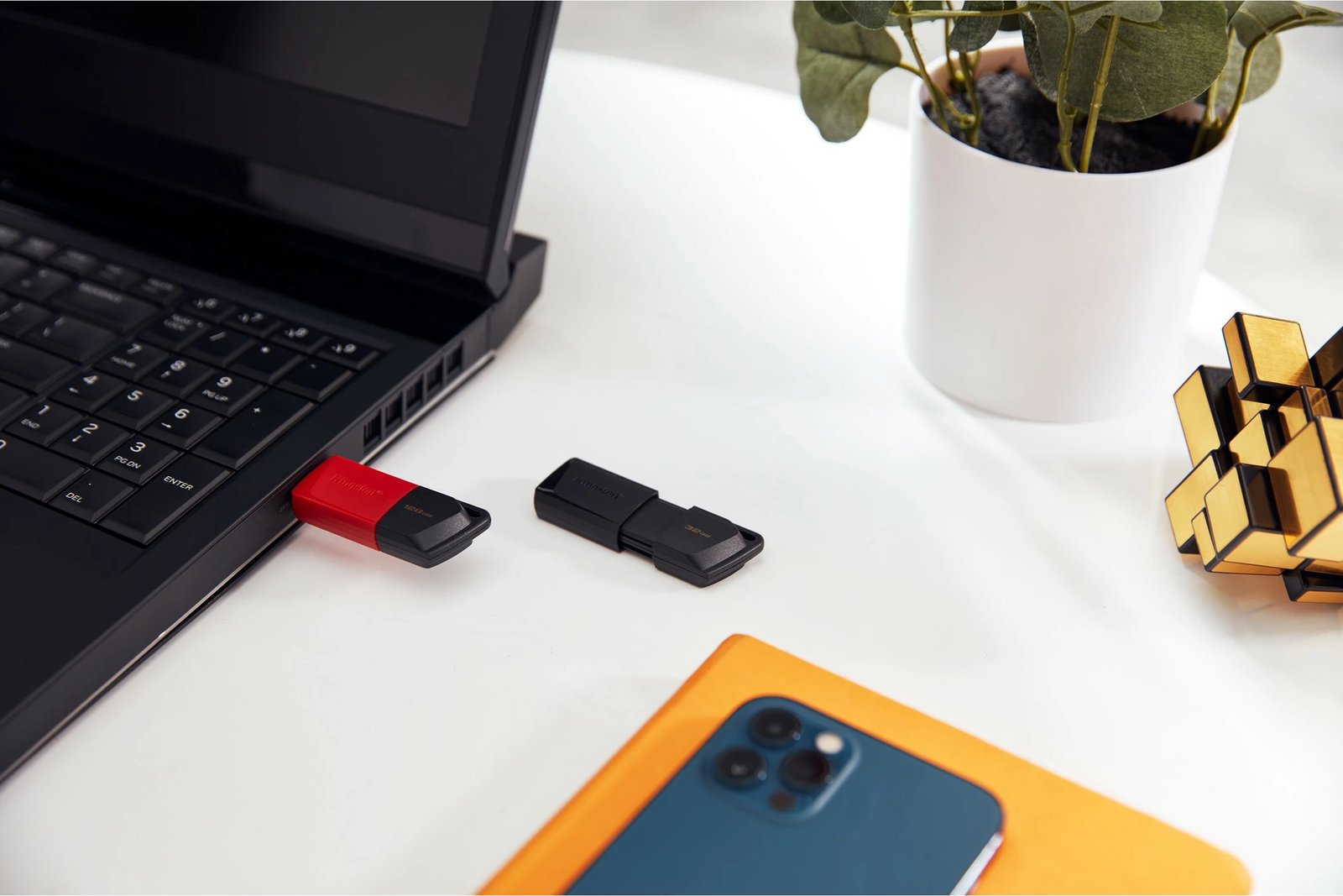 USB Kingston DataTraveler Exodia M, 128GB, USB3.2, zi + kuqe