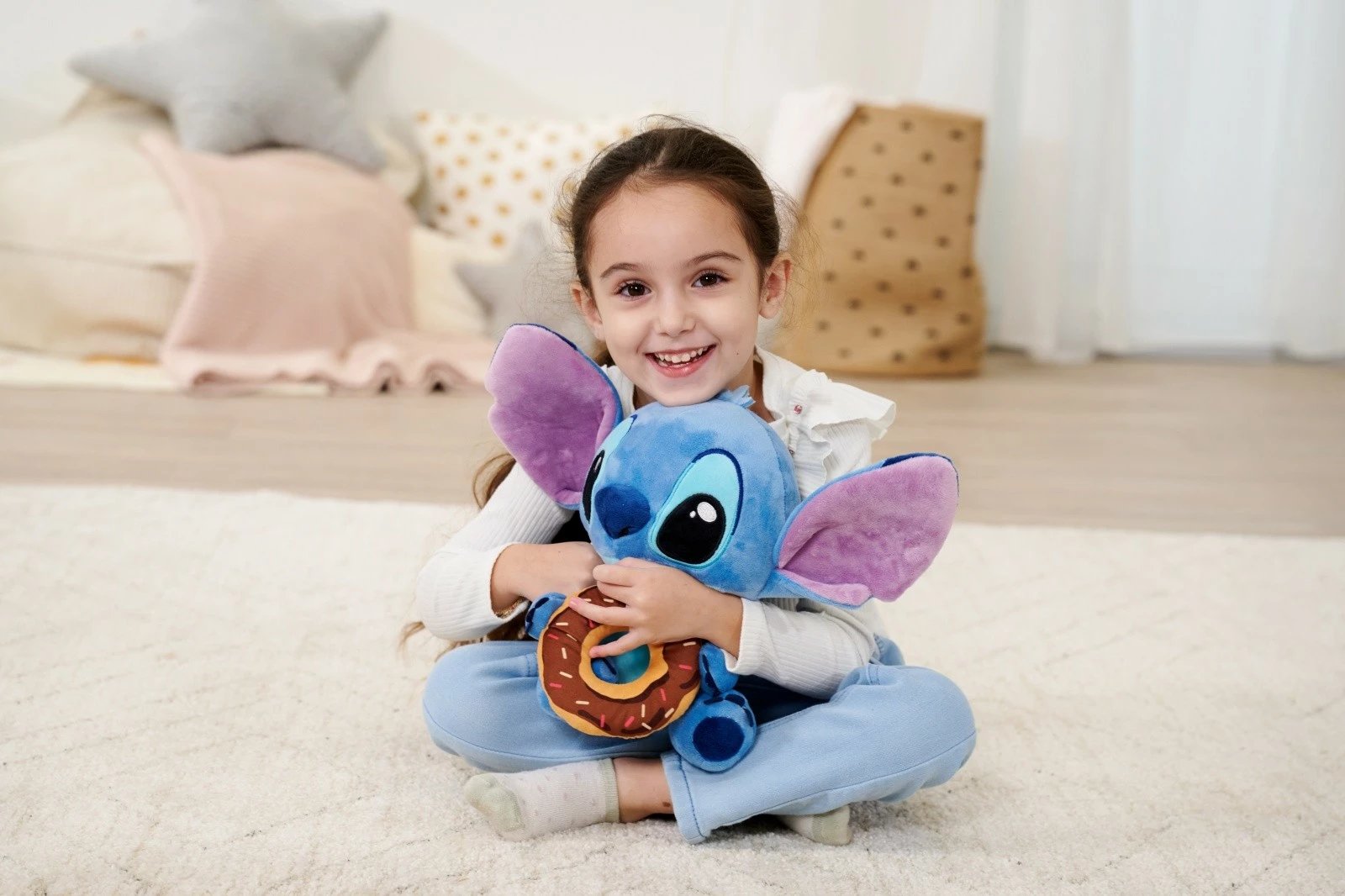 Lodër pelushi Disney Stitch me donut, Simba, 25 cm, shumëngjyrëshe