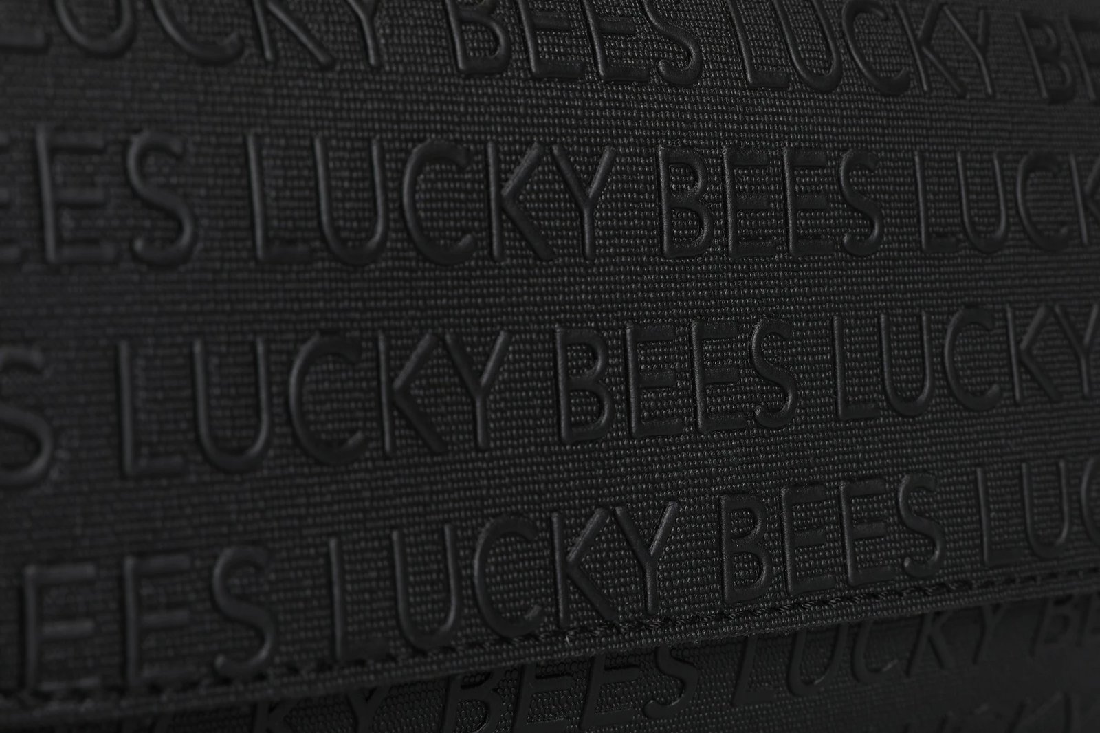 Çantë crossbody Lucky Bees, e zezë, 1283