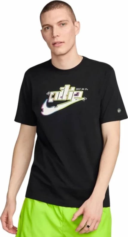 Maicë për meshkuj Nike, e zezë