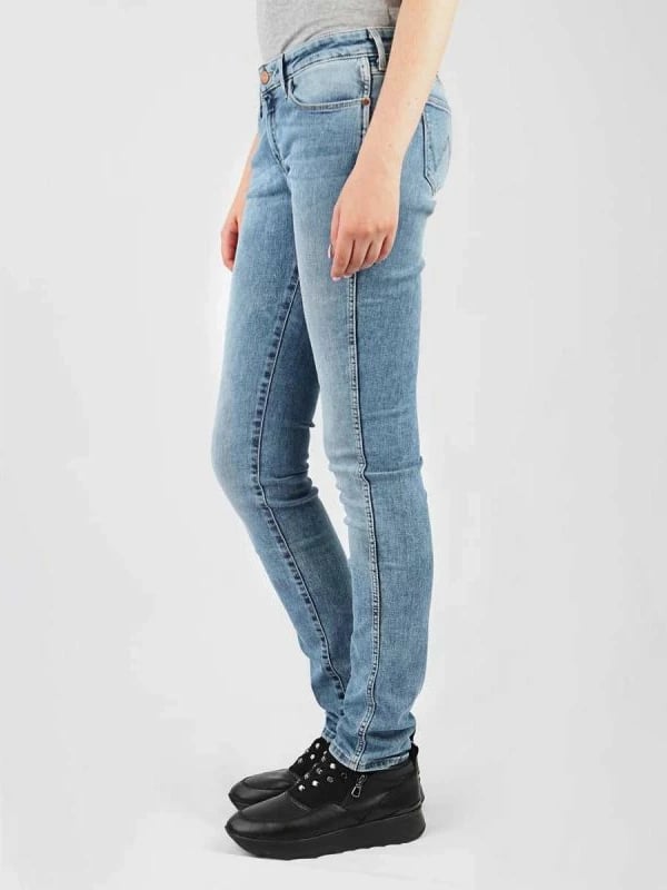 Pantallona xhins femra Wrangler, blu