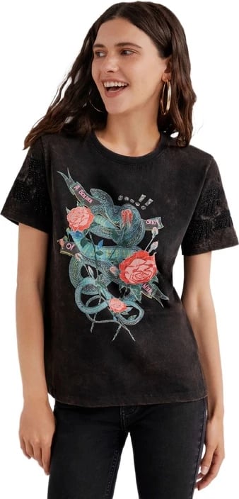 Maicë Desigual, femra, e zezë