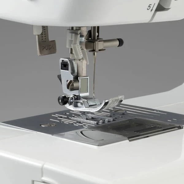 Makinë qepëse Brother HF37