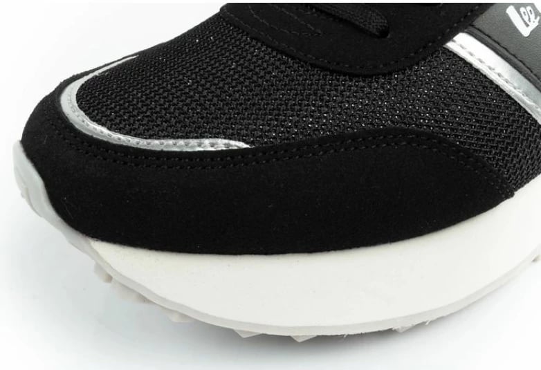 Atlete femra Lee Cooper, të zeza