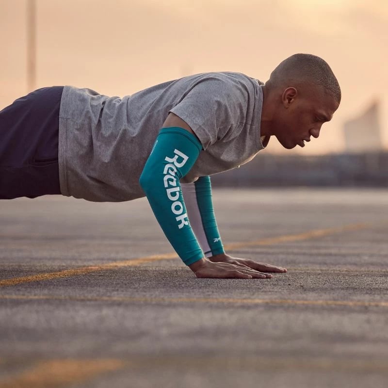 Mëngë kompresimi Reebok Activchill për stërvitje, të bardha dhe blu