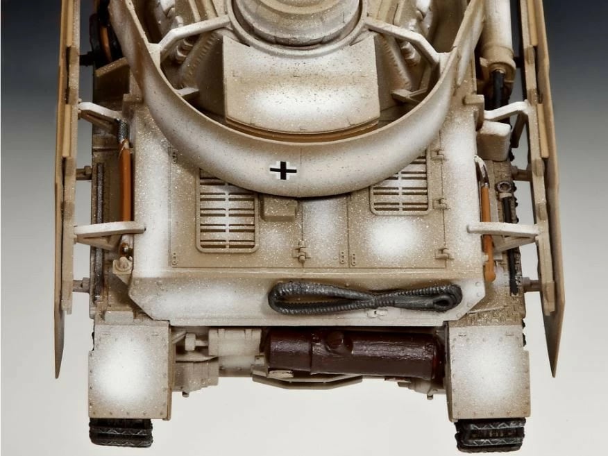Model plastik tanku Revell PzKpfw IV Ausf. H, 1:72, set me ngjyra dhe ngjitës