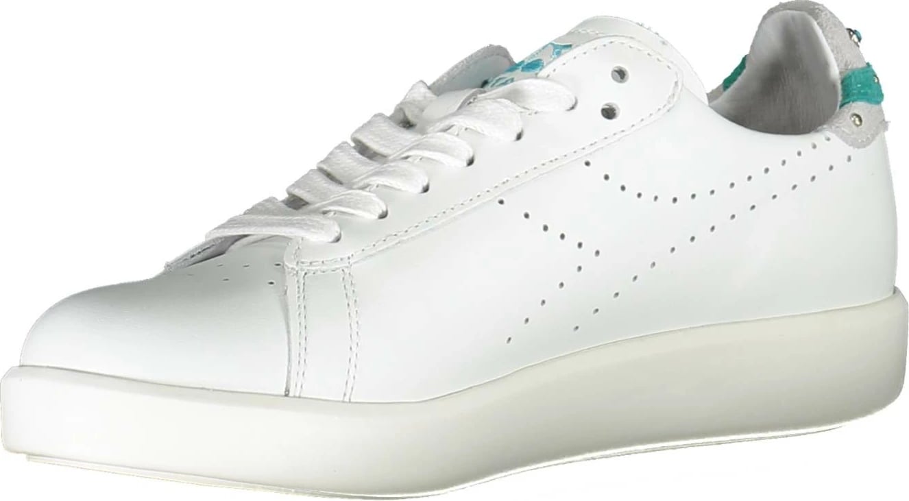 Atlete DIADORA femra, të bardha