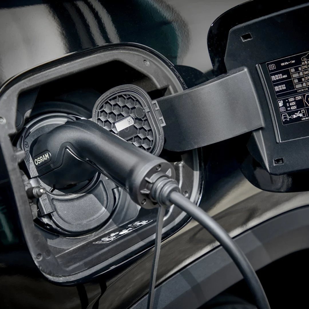 Karikues mobil OSRAM BATTERYCHARGE 7PIN 3.6KW për vetura elektrike, i zi