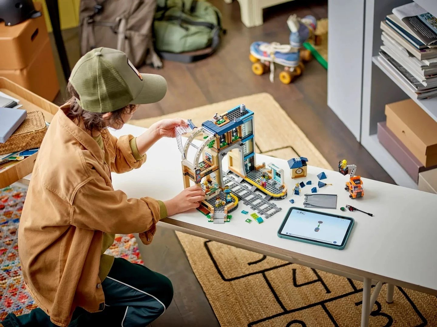 Set lodrash LEGO CITY Central Train Station 60469 me 6 minifigura