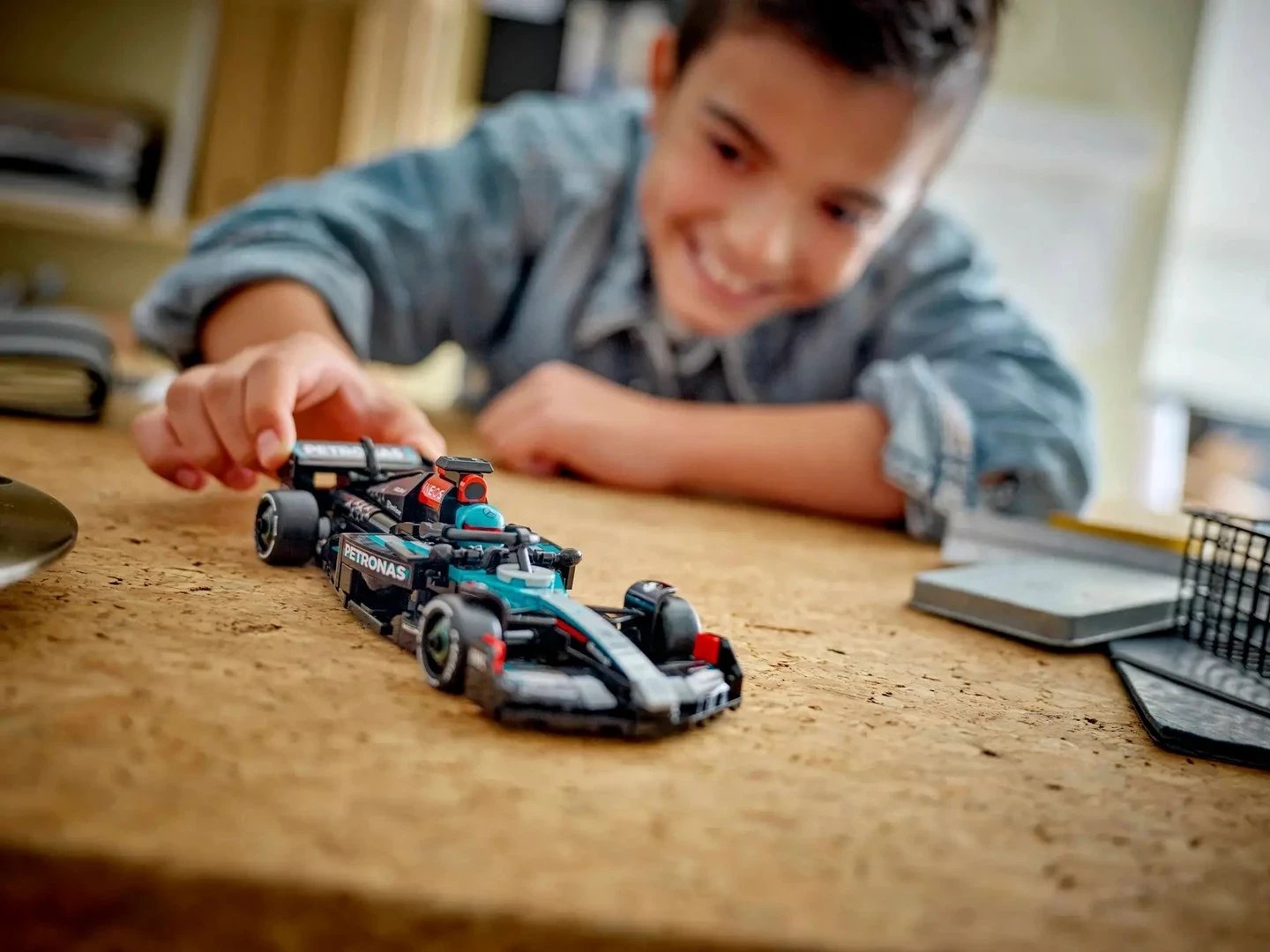 Set LEGO Speed Champions Mercedes-AMG F1 W15, 77244, 267 pjesë, me minifigurë