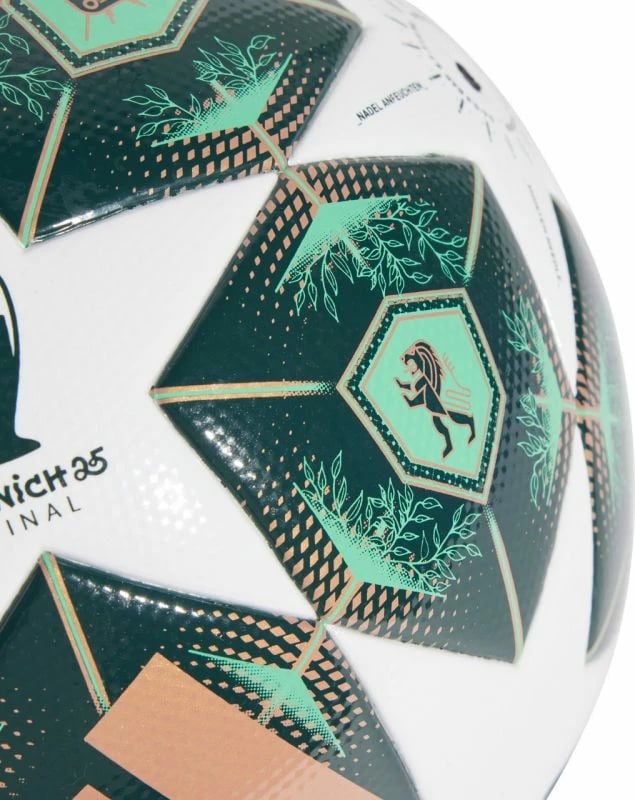 Top futbolli adidas, i bardhë dhe i gjelbër