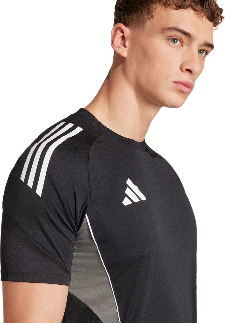 Maicë për meshkuj adidas, e zezë