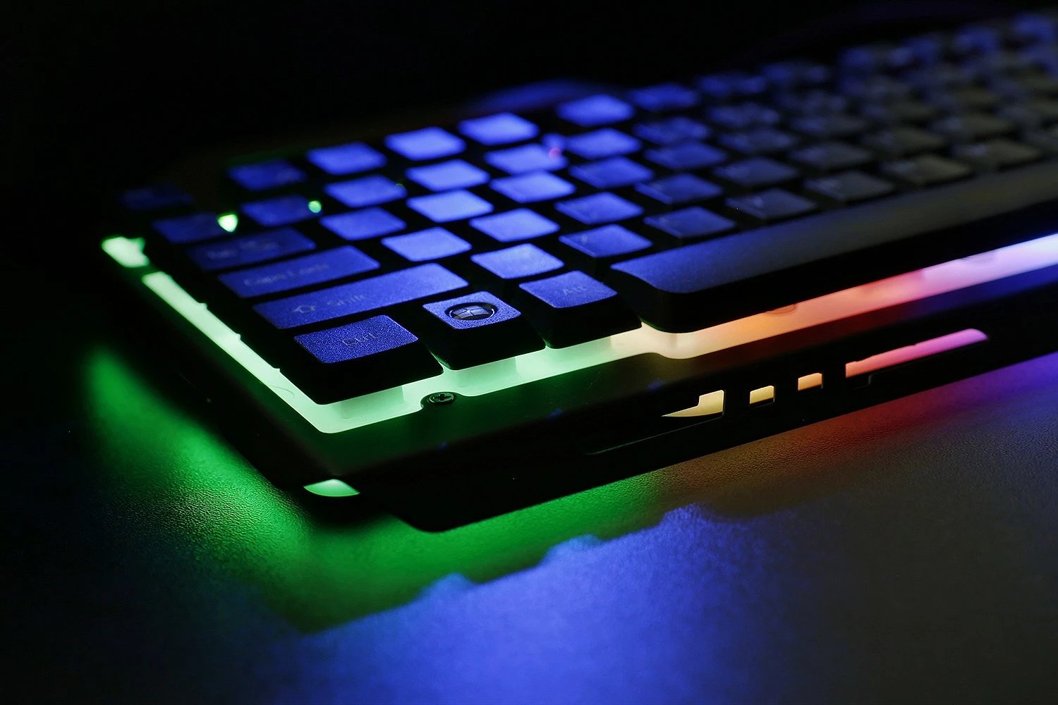 Tastierë YENKEE Shadow YKB 3200, me ndriçim LED, me kabllo, e zezë