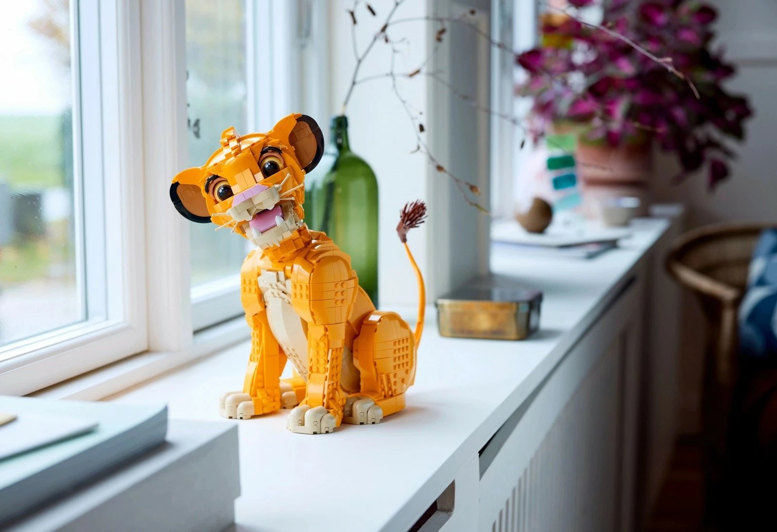 Set ndërtimi LEGO Disney Lion King Young Simba 43247, 1445 pjesë, ekstra i madh