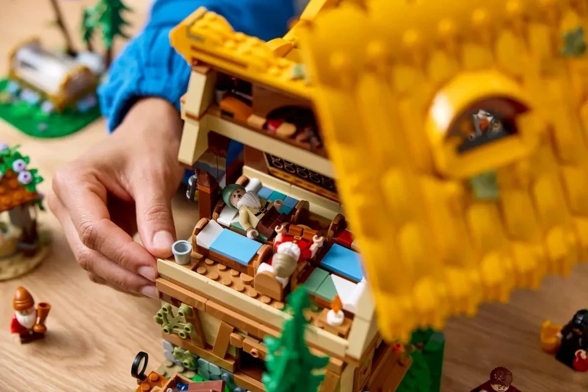 Set LEGO Disney 43242, Shtëpia e Borëbardhës dhe Shtatë Xhuxhëve