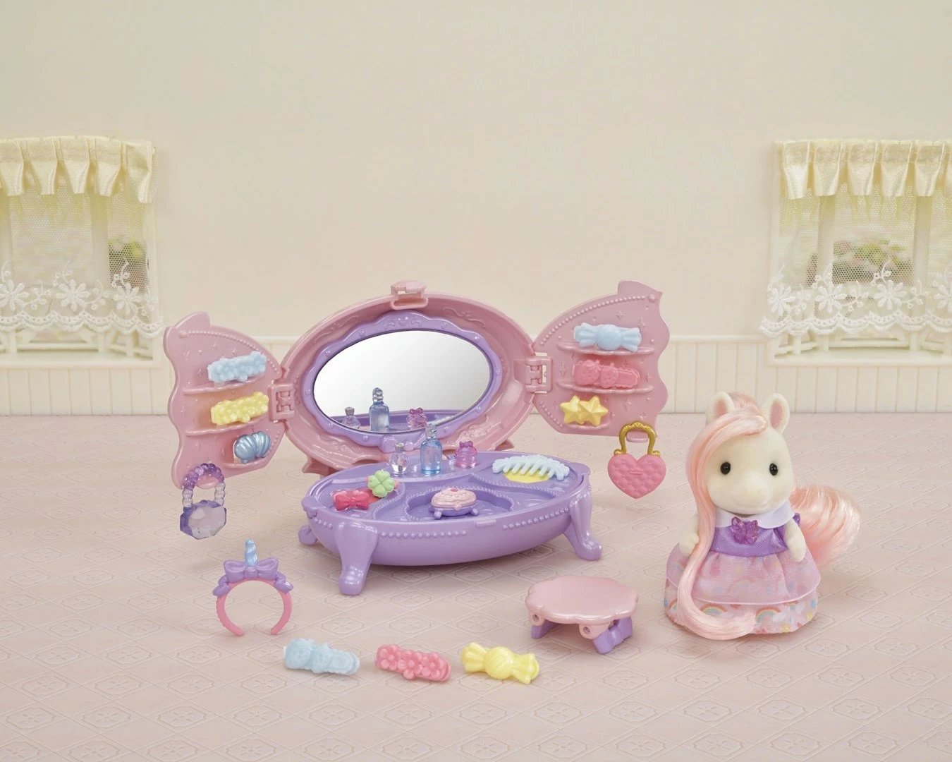 Set lodrash Sylvanian Families Pony's Vanity Dresser, shumëngjyrësh Set lodrash Sylvanian Families Pony's Vanity Dresser, shumëngjyrësh