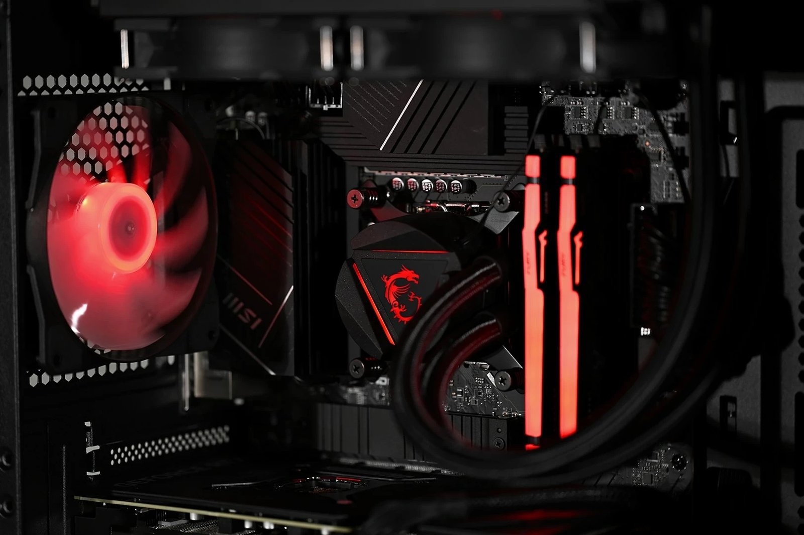 Kompjuter Gaming, AMD Ryzen 7, 32GB RAM, 1TB SSD, AMD Radeon RX 7800 XT 