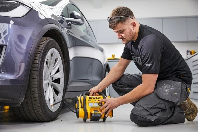 Kompresor ajri DeWALT DCC018N, 11 bar, 2.5 kg, zi-verdhë Kompresor ajri DeWALT DCC018N, 11 bar, 2.5 kg, zi-verdhë