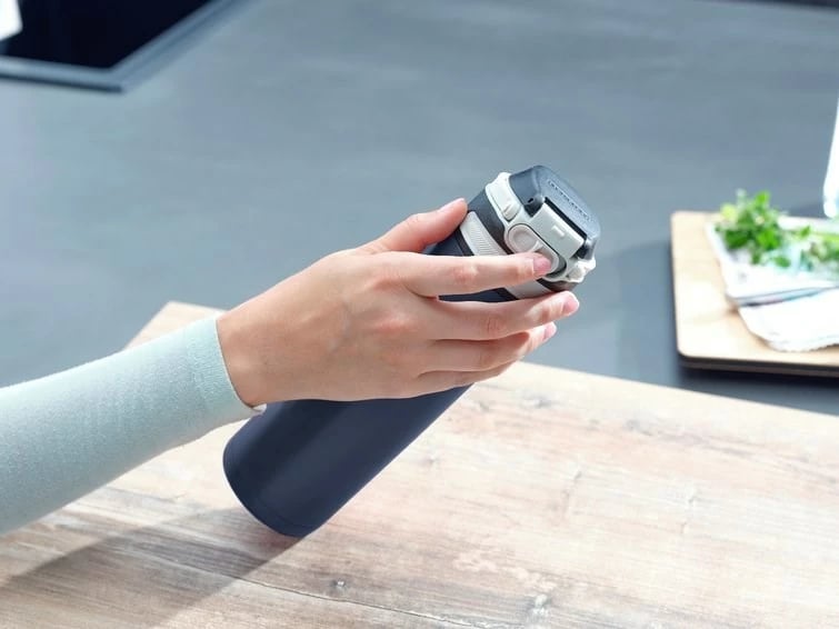 Gotë termike udhëtimi Leifheit 3275, 600 ml, e zezë/blu