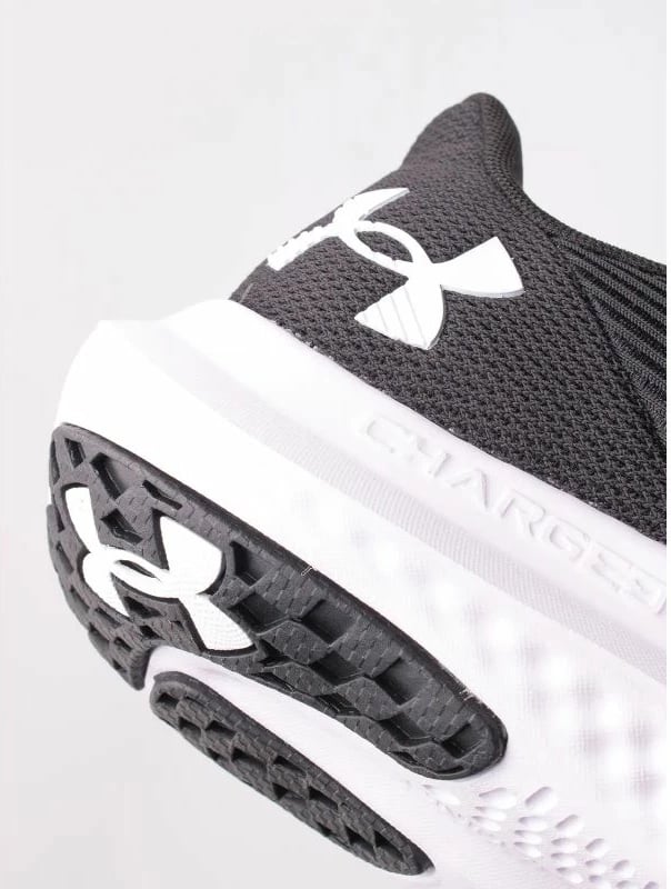 Atlete për meshkuj Under Armour Charged Swift, të zeza