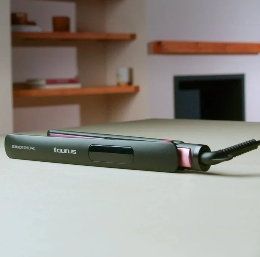 Hekur për drejtimin e flokëve Taurus Slimlook Ionic Pro, i zi