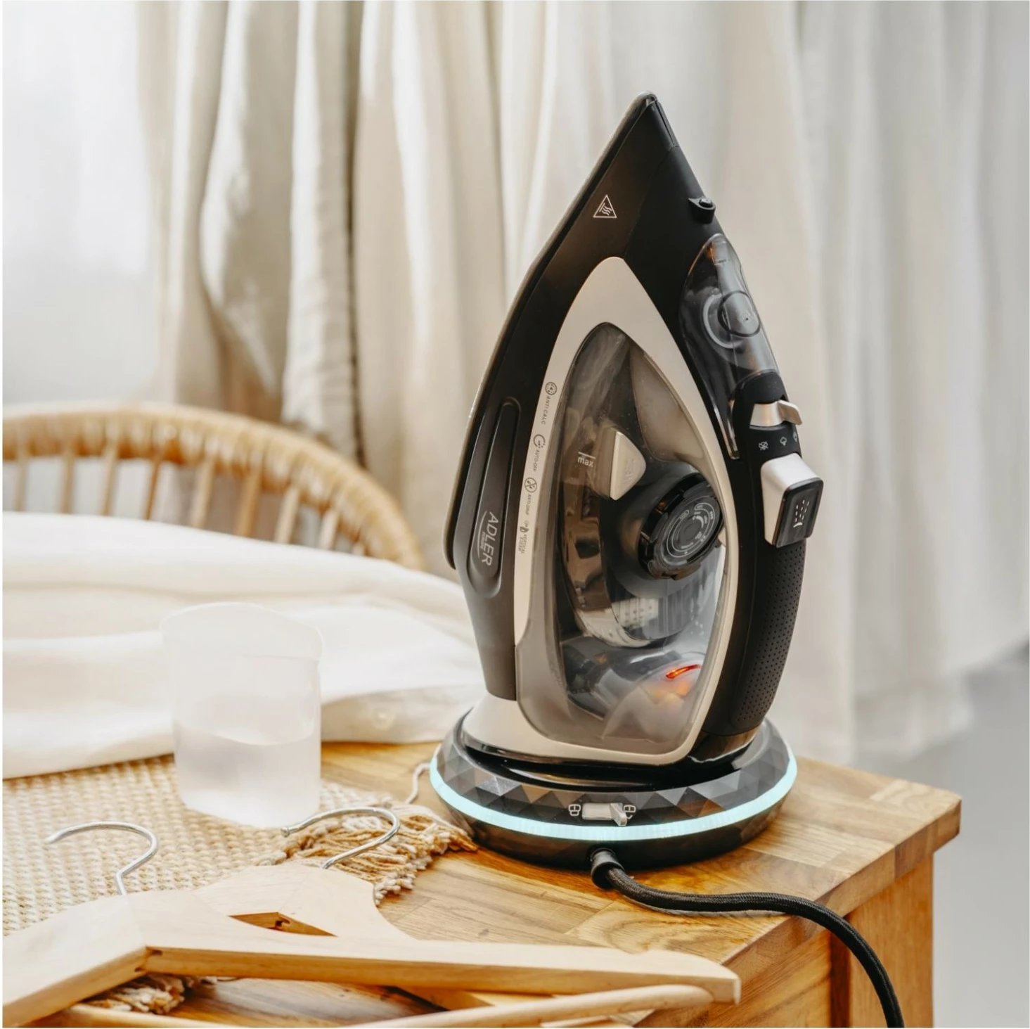 Hekur Adler AD 5043, 2800W, pa kabllo, zi-gri