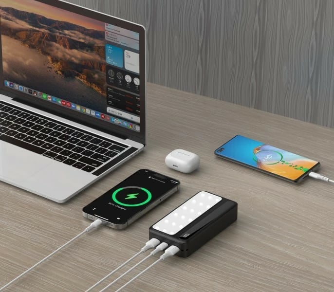 Powerbank Rebeltec P20 LCDPD LAMP, 20000mAh, me llambë LED, e zezë