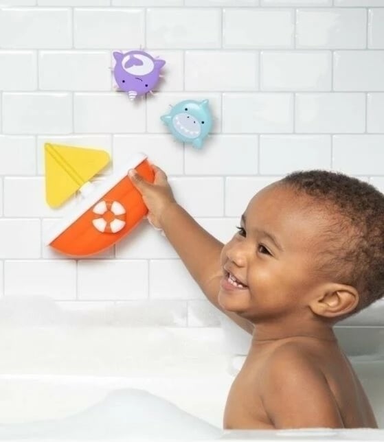 Lodër për banjë Skip Hop ZOO Tip & Spin Boat, set 3 pjesësh, multikolor